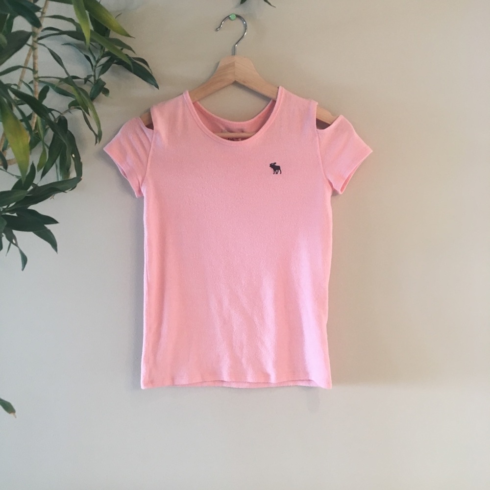 This is a Abercrombie and Fitch tee SIZE 11/12